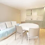 Ross' House 1 Apartman