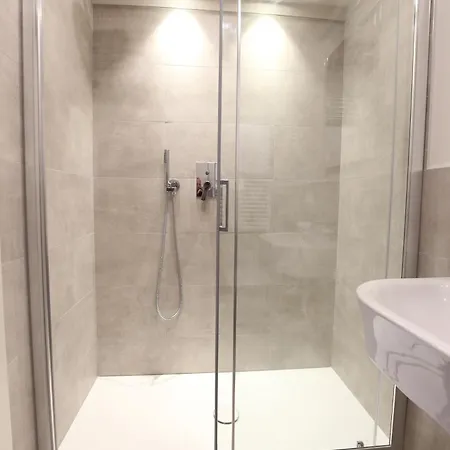 アパート Ross' House 1